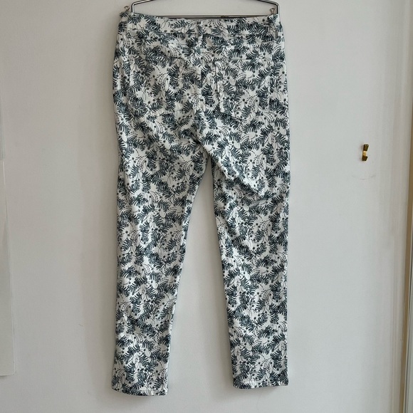 Floral Printed White Stretch Jeans - Picture 2 of 3